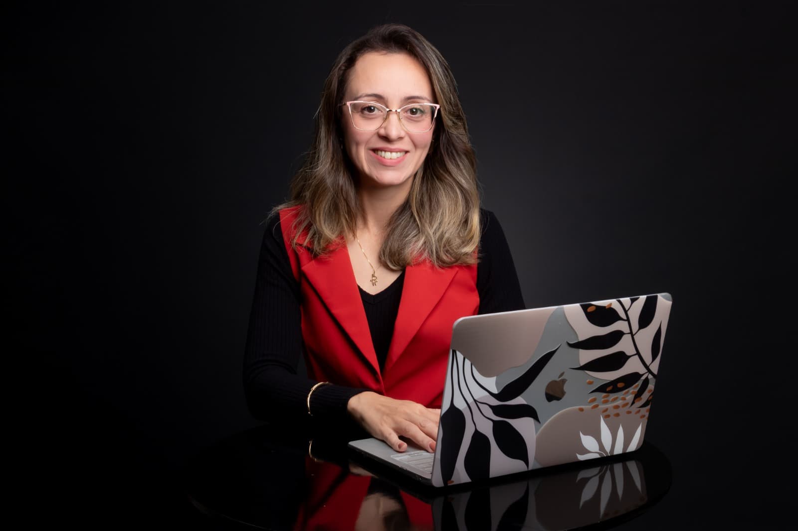 Dra. Franciele Maria de Lima Rios Almeida em atendimento
